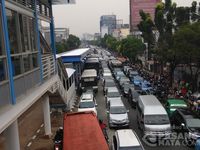 Kondisi ini membuat waktu tempuh kendaraan semakin lama
