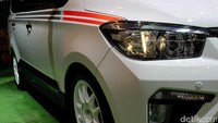 Selain itu, ada juga beberapa komponen lain yang dikustomisasi. Di antaranya adalah lowering kit dan diffuser pada bumper depan.