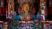 Bukan hanya sekedar sekolah bagi para biksu cilik. Thiksey juga merupakan rumah bagi komunitas monastik yang berafiliasi dengan topi kuning atau sekte Tibet Gelukpa. Biara ini sudah ada sejak abad ke-15 (Cathal McNaughton/Reuters)