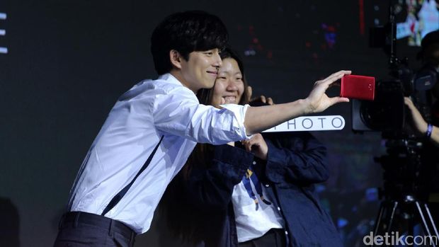 Jadi Brand Ambassador Zenfone 4, Gong Yoo Didatangi Fans 6 Negara