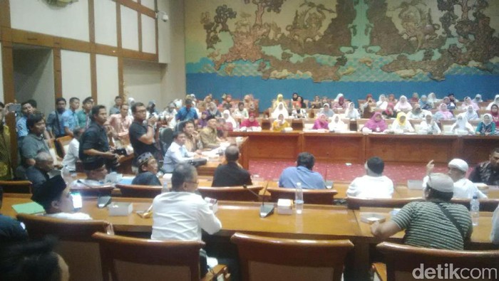 Jemaah First Travel akan Demo ke Kemenag