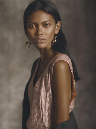 Laras Sekar, satu-satunya model Indonesia yang tampil di fashion show Yves Saint Laurent saat Paris Fashion Week. 