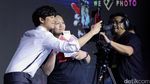 Udah Baper Liat Gong Yoo sama Tatjana Saphira? Jangan Lihat Foto Ini!