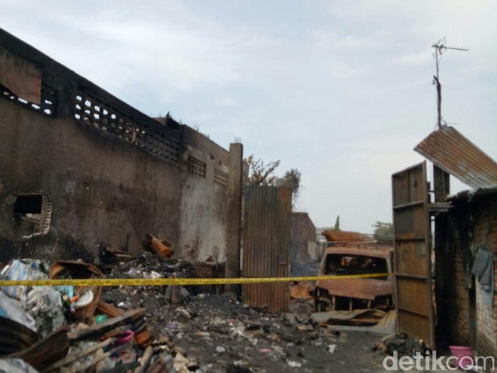 Kebakaran di Kapas Madya Membakar Tiga Bangunan