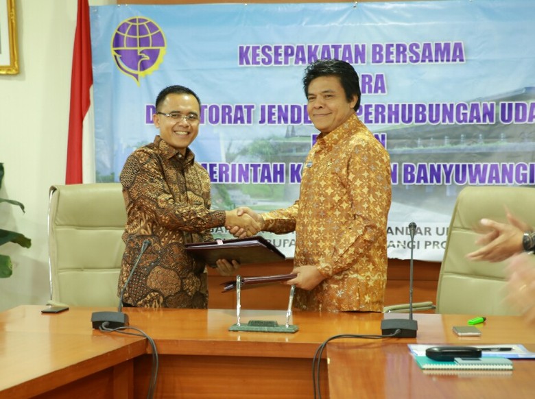 Bupati Anas dan Kemenhub Tanda Tangan Akselerasi Bandara Banyuwangi Bupati Anas dan Kemenhub Tanda Tangan Akselerasi Bandara Banyuwangi