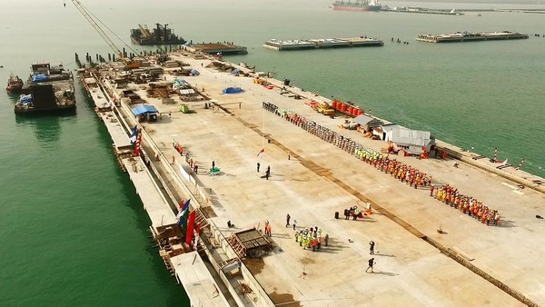 Upacara HUT RI di Tengah Laut