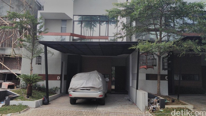 Dicek Penyidik, Rumah Adik Bos First Travel Kosong Melompong Dicek Penyidik, Rumah Adik Bos First Travel Kosong Melompong