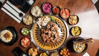 Korea memiliki Korean BBQ, yaitu daging panggang yang sebelumnya telah dibumbui dengan saus khusus. Dinikmati hangat dengan semangkuk nasi panas, salad sayuran dan juga kimchi. Foto: Istimewa