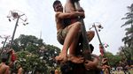 Ada Lomba Panjat Bambu di DPR, Apa Hadiahnya?