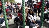 Sementara itu, Kapolres Metro Jakarta Pusat Kombes Suyudi Ario Seto mengatakan tidak ada pengalihan arus yang dilakukan akibat acara tersebut. Ia mengatakan acara berada di dalam Monas sehingga tidak akan mengganggu arus lalu lintas.