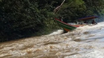 Tim BAKTI harus menghadapi arus yang terjal. (Foto: BAKTI/Kominfo)