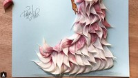 Wow, cantiknya aksen ruffle pada baju wanita ini rupanya dibuat dari bawang merah! Foto: Edgar Artis