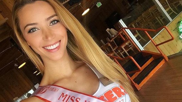 Cantiknya Miss Hooters International