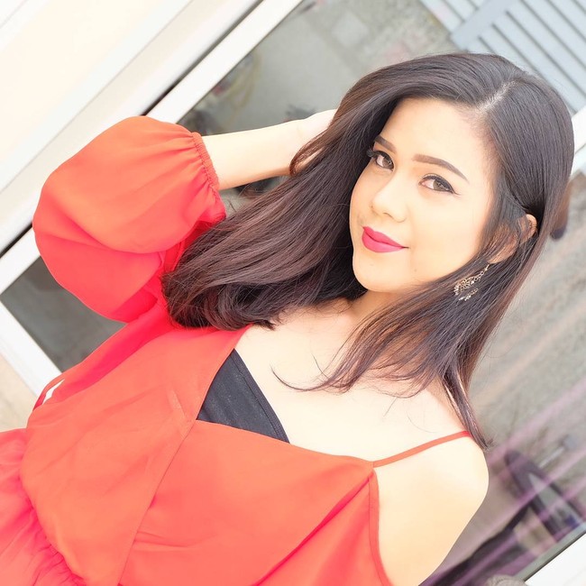 Penampilan Sinta memang identik dengan rambut lurus panjang yang dibiarkan tergerai. Foto: Dok. Instagram