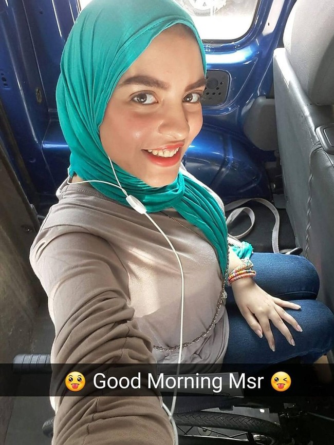 Kini Rania Roushdy sudah punya tim photoshoot sendiri. Beberapa teman fotografer dan makeup artist mau membantunya mewujudkan impian menjadi model profesional.  Foto: Dok. Instagram @rania.roshdy