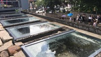 Ketika memasuki gerbang Ruins of St Pauls, traveler bisa menemukan makam-makam biarawan yang dilapisi dengan kaca. Lihatlah dari batas yang telah ditentukan (Foto: Aji/detikTravel)