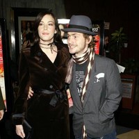 Liv Tyler juga lebih tinggi dari mantan suaminya Royston Langdon. Pasangan aktris dan musisi yang menikah di 2003 tersebut bercerai pada 2009 lalu. Foto: Getty Images