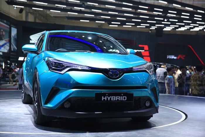 Mobil Hybrid Toyota C-HR