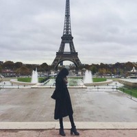 Dengan restu orangtuanya, Laras berangkat ke Paris tanpa pendamping. Aku sama sekali belum pernah ke luar negeri. Dan itu pertama kalinya. Sendiri pula. Bisa dibayangkan bagaimana situasinya, ungkap Laras. (Foto: Instagram/Laras Sekar)