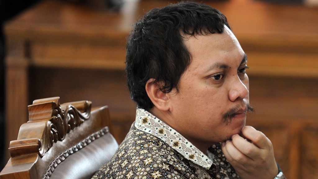 Indonesian tax officer Gayus Tambunan listens to the judge's verdict in Jakarta court on January 19, 2011. Tambunan, 31, who admited to causing hundreds of millions of dollars in state losses, was sentenced by the court to seven years in jail, well short of the 20 years sought by prosecutors.      AFP PHOTO / ROMEO GACAD / AFP PHOTO / ROMEO GACAD