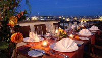 TERASA U Zlaté Studn? terletak di Praha restoran ini tawarkan pengalaman bersantap romantis di abad ke-16. Ruangan dan primadaninya menampilkan pemadangan kota yang menakjubkan. Menu vegetarian juga disediakan di sini. (Foto: Istimewa)