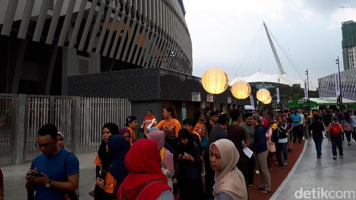 Pembukaan SEA Games Diserbu Masyarakat Malaysia...dan Hujan Deras