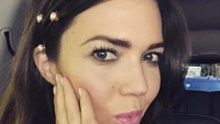 Tahi lalat yang dimiliki pemain A Walk to Remember, Mandy Moore, berada di pipi sebelah kanan. Foto: Instagram/mandymooremm
