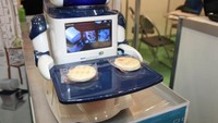Jepang memang jadi gudangnya hal-hal aneh dan unik. Kali ini Robo Cafe di Osaka hadirkan pegawai robot untuk melayani tamu kafe. Foto: Istimewa