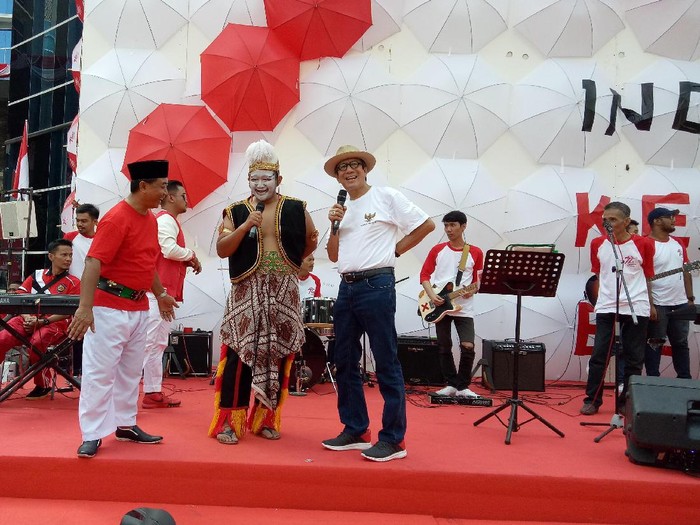 Serunya Menkum Yasonna Gelar Kuis Berhadiah Sepeda ala Jokowi