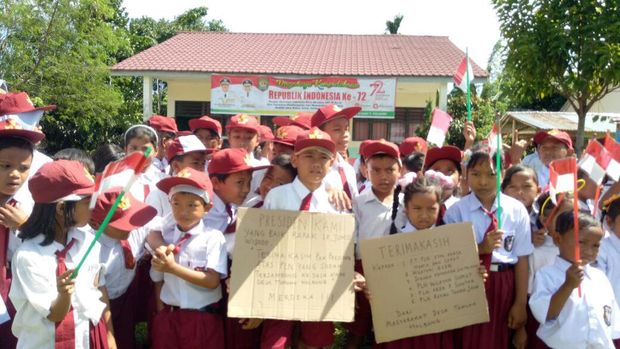 Desa Tomuan Holbung di Sumut akhirnya nikmati listrik