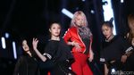 Lirikan Maut Hyoyeon SNSD di Atas Panggung