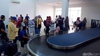 Setelah diresmikan oleh Presiden Joko Widodo (Jokowi) pada Oktober 2016 lalu, bandara ini baru mulai beroperasi secara komersil pada Mei 2017.