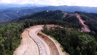 Sebagian ruas Jalan Trans Papua segmen I dibangun di pegunungan Petik Bintang, Papua Barat. (BP Jalan Nasional XVII Manokwari-Papua Barat).