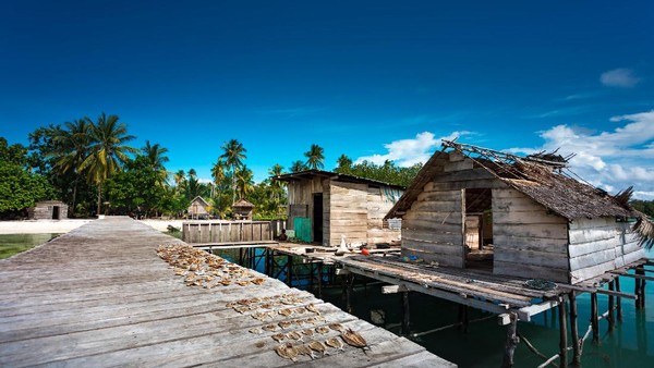 Kepulauan Widi, yang disebut The Reserve, hanya dapat diakses dengan pesawat pribadi. Dari Bandara Internasional Gusti Ngurah Rai, Bali, waktu tempuh ke Kepulauan Widi disebutkan 2,5 jam. Kepulauan Widi, yang disebut The Reserve, hanya dapat diakses dengan pesawat pribadi. Dari Bandara Internasional Gusti Ngurah Rai, Bali, waktu tempuh ke Kepulauan Widi disebutkan 2,5 jam.Â