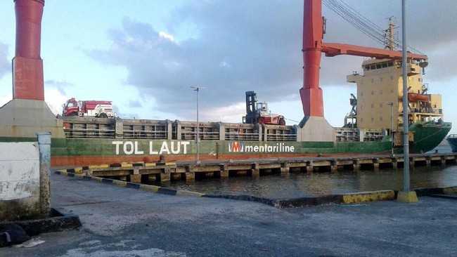 Menyambung Indonesia, Jokowi Bangun Tol Laut