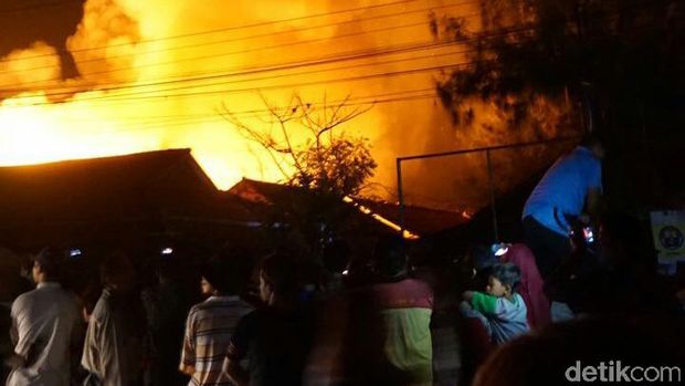 Pasar Pagi Kaliwungu Kendal Terbakar