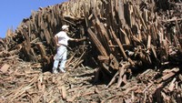 Susah mendapat air dan curah hujan sangat jarang. Suku Bushmen lantas menyebut tempatnya dengan nama, tanah yang diciptakan ketika Tuhan sedang marah (Dok. Skeleton Coast Safaris)