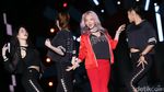 Lirikan Maut Hyoyeon SNSD di Atas Panggung
