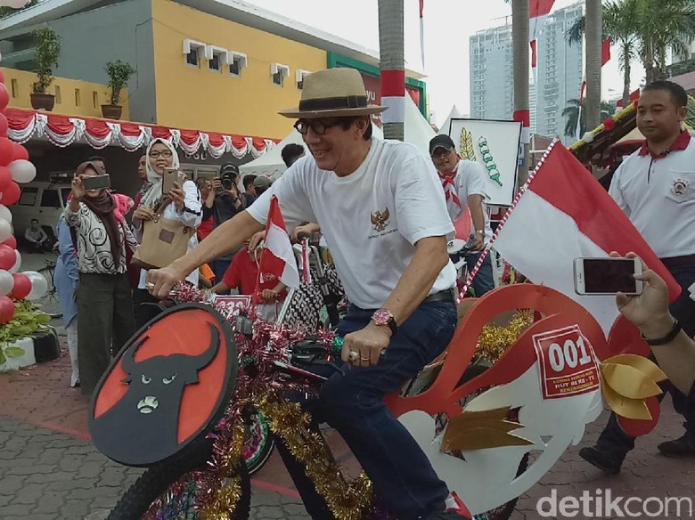 Logo PDIP di Sepeda Hias Menkumham Hadiah Jokowi Logo PDIP di Sepeda Hias Menkumham Hadiah Jokowi