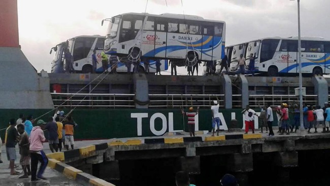 Menyambung Indonesia, Jokowi Bangun Tol Laut