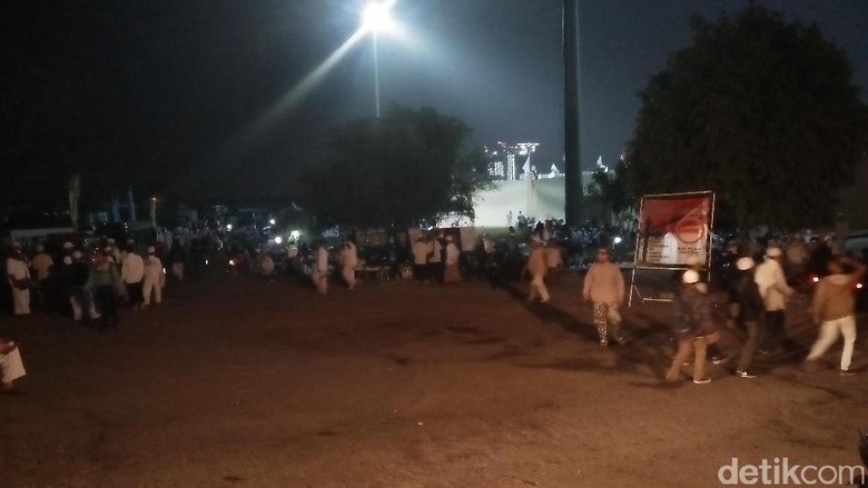 716 Polisi Jaga Acara Milad FPI di Stadion Muara Kamal Jakut 716 Polisi Jaga Acara Milad FPI di Stadion Muara Kamal Jakut