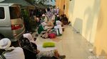 Foto: Massa FPI Simak Pesan Habib Rizieq dari Saudi
