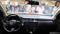 Interior Glory 580. SUV penantang CR-V dari China ini dijanjikan bakal dijual di kisaran Rp 200 jutaan.
