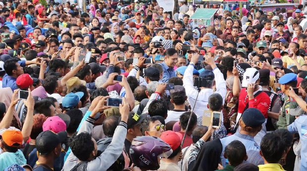 Gerilya AHY ke Pacitan: Santap Kupat Tahu dan Tonton Panjat Pinang