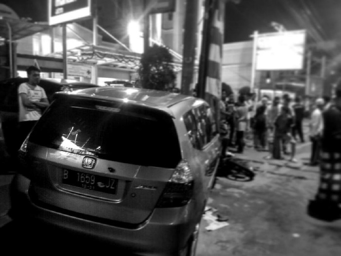 Mobil WN Korsel Tabrak Pemotor di Pancoran, 1 Tewas