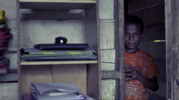 Anak-anak Desa Ampas bisa belajar di malam hari