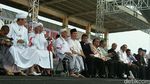 Foto: Massa FPI Simak Pesan Habib Rizieq dari Saudi