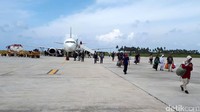 Bandara Ranai sebelumnya hanya untuk pangkalan TNI Angkatan Udara. Namun setelah dibangun terminal baru, dan landasan pacu diperluas, Bandara Ranai kini digunakan untuk penerbangan sipil.
