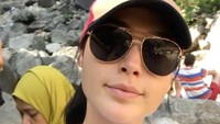Foto: Namun wanita ini jarang sekali menuliskan lokasi di mana foto tersebut diambil. Yang terbaru ia mengunggah video dengan caption Chasing Waterfalls, tanpa ada keterangan lokasi. Penggemar jadi penasaran di mana air terjun yang didatangi aktris cantik ini (gal_gadot/Instagram)