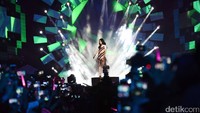 Taeyeon menyanyikan dua lagi di acara Countdown Asian Games 2018 yang digelar di pelataran Monas, Jakarta Pusat, Jumat (18/8/2017). (Foto: Taeyeon SNSD (Noel/detikHOT)